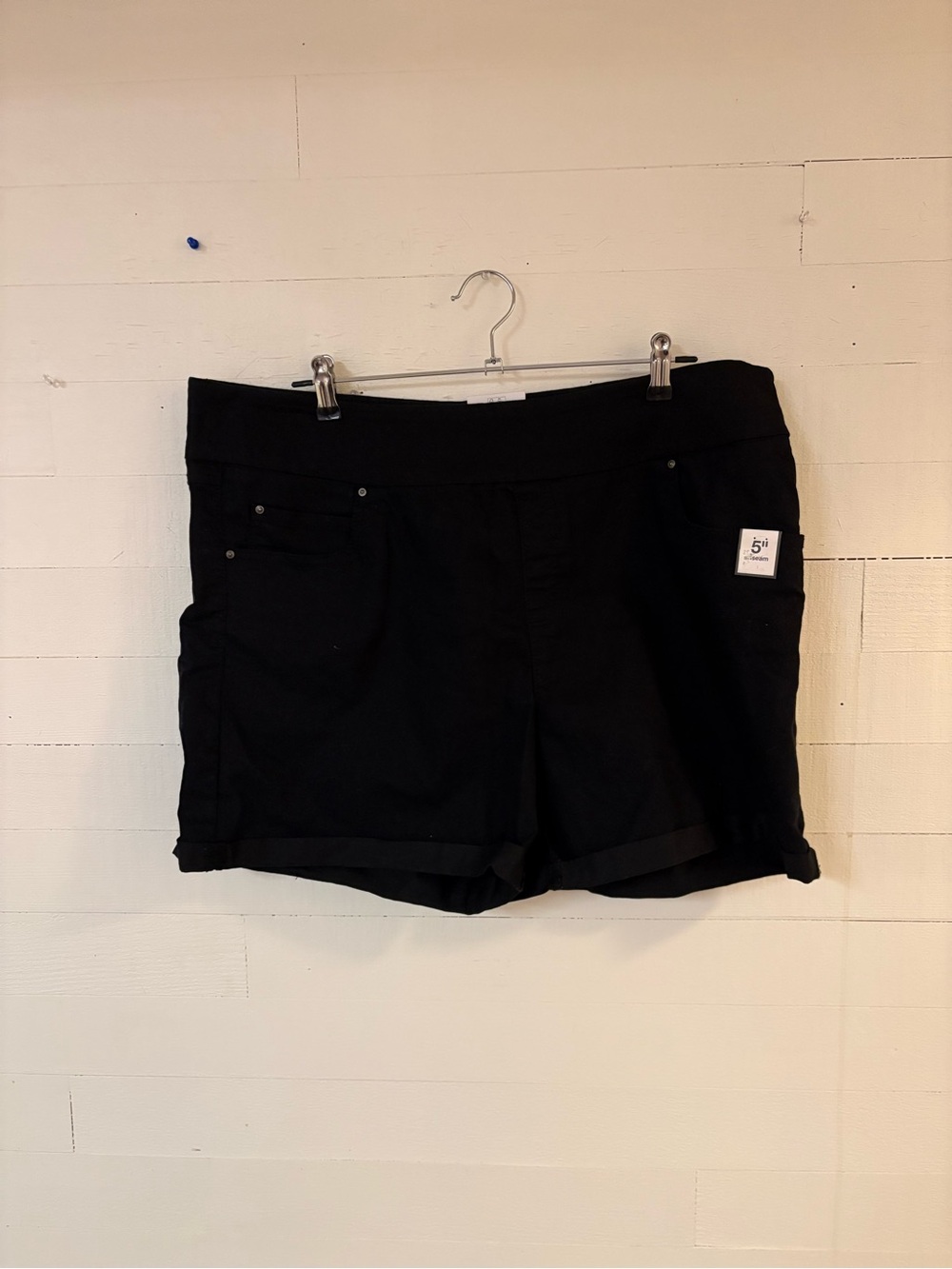 Time and Tru Black Pull On Stretch Shorts XXL 20 5 Inch Cuffed NWT